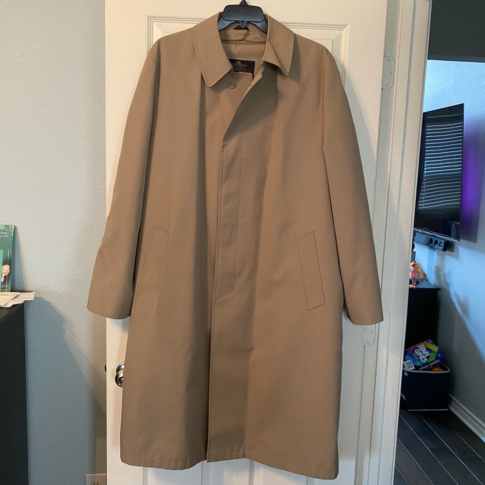 Oleg Cassini Vintage Men’s Tan Trench Coat